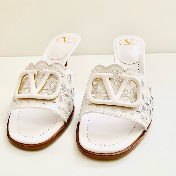 NWT: VALENTINO GARAVANI | White VLogo Leather Sandals Sz EU 40 - Picture 3 of 12